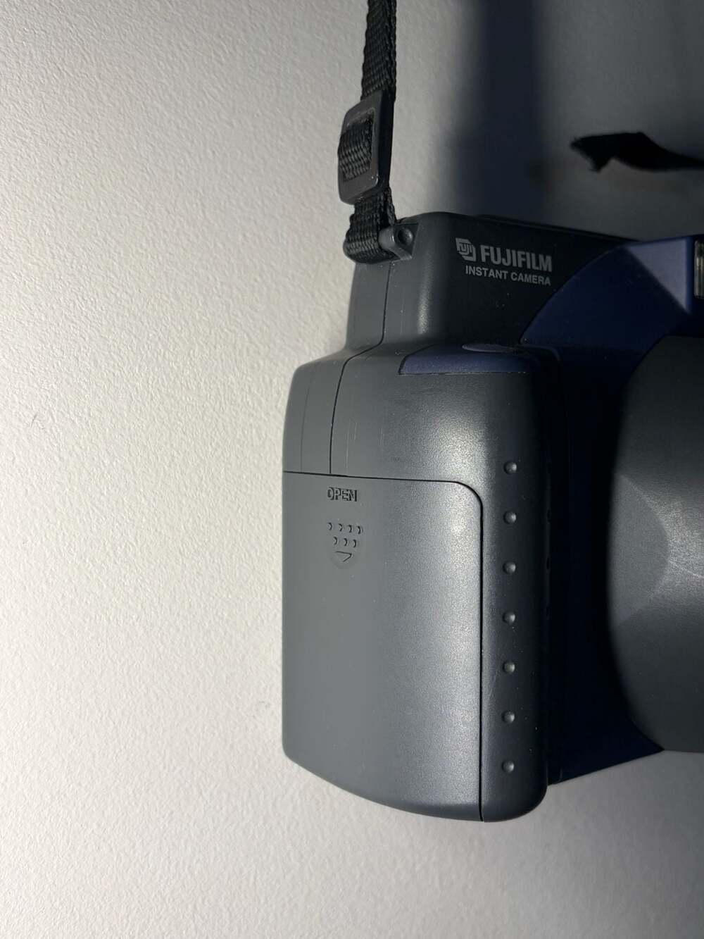 Fujifilm Instax 100 Wide Instant Camera with Fujinon 95mm Lens - Picture 5 of 10